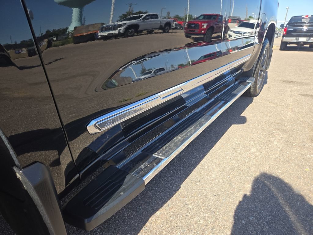 Used 2024 Chevrolet Silverado 1500 High Country w/ Technology Package AWD/4WD image 23
