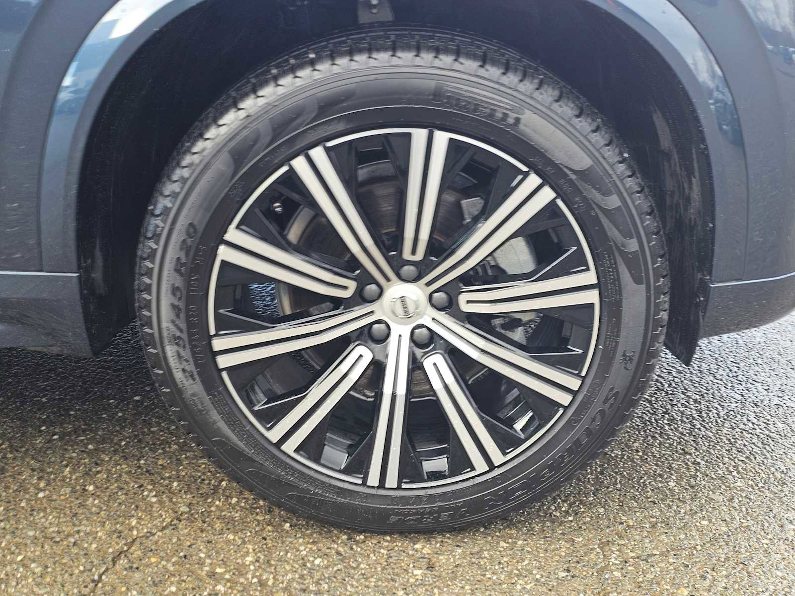 Used 2025 Volvo XC90 B5 Core w/ Protection Package Premier image 9