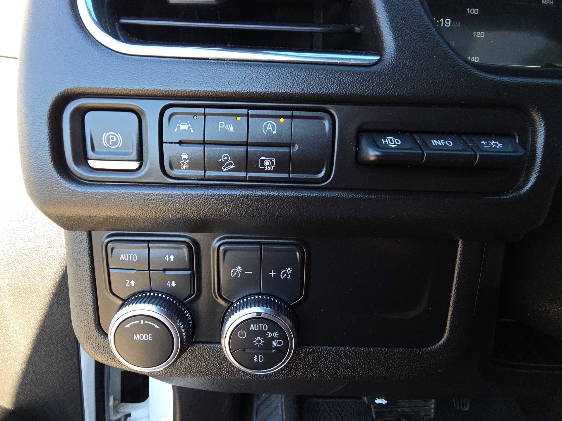 Used 2023 GMC Yukon XL AT4 w/ Technology Package image 20