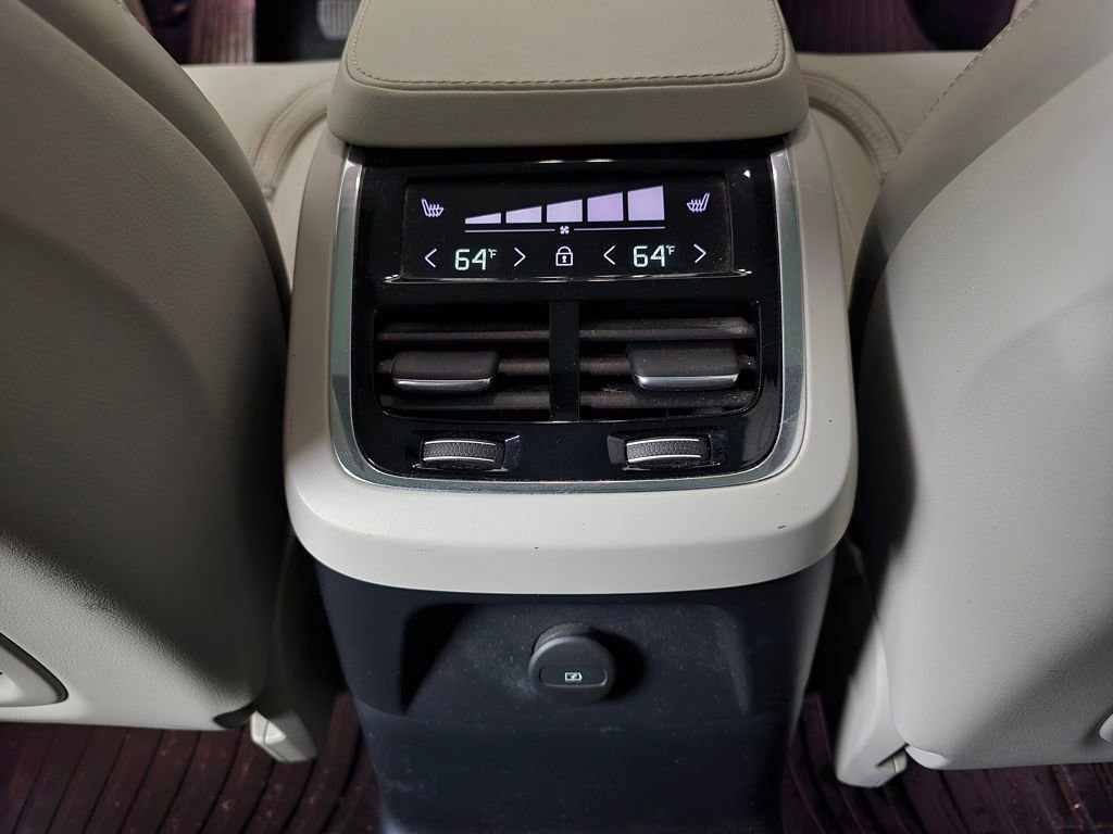 Used 2024 Volvo XC90 T8 Ultimate w/ Protection Package Premier AWD/4WD image 24