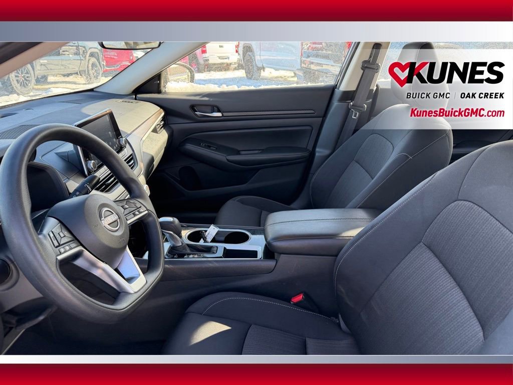 Used 2024 Nissan Altima 2.5 SV image 11