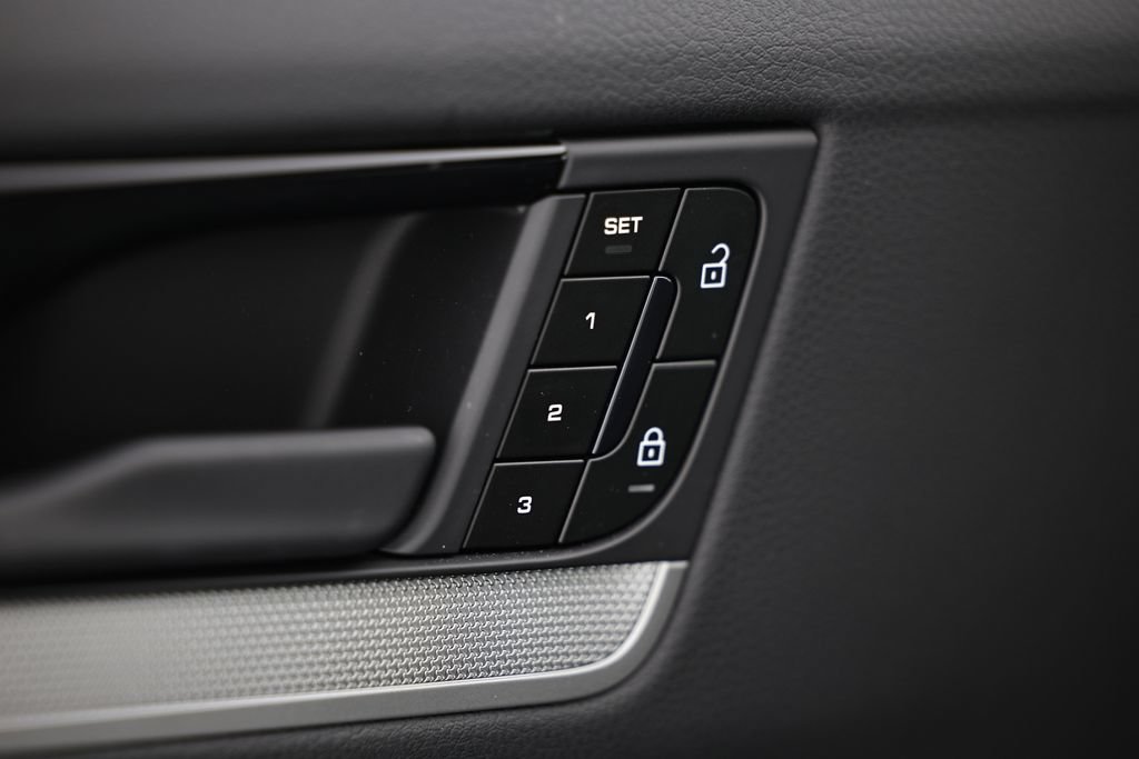 Certified 2025 Porsche Cayenne S AWD/4WD image 20