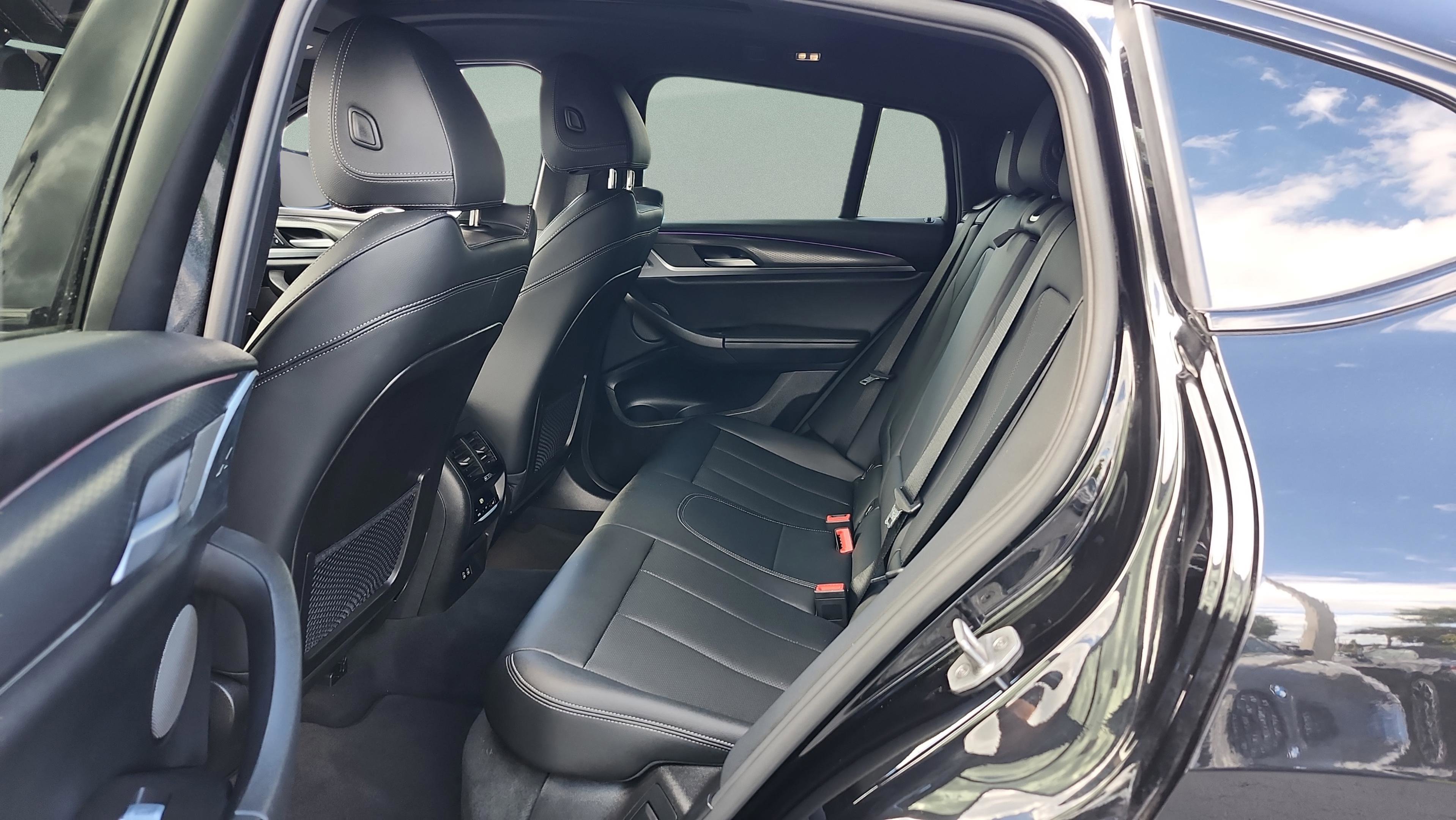 Certified 2025 BMW X4 xDrive30i w/ Premium Package image 27