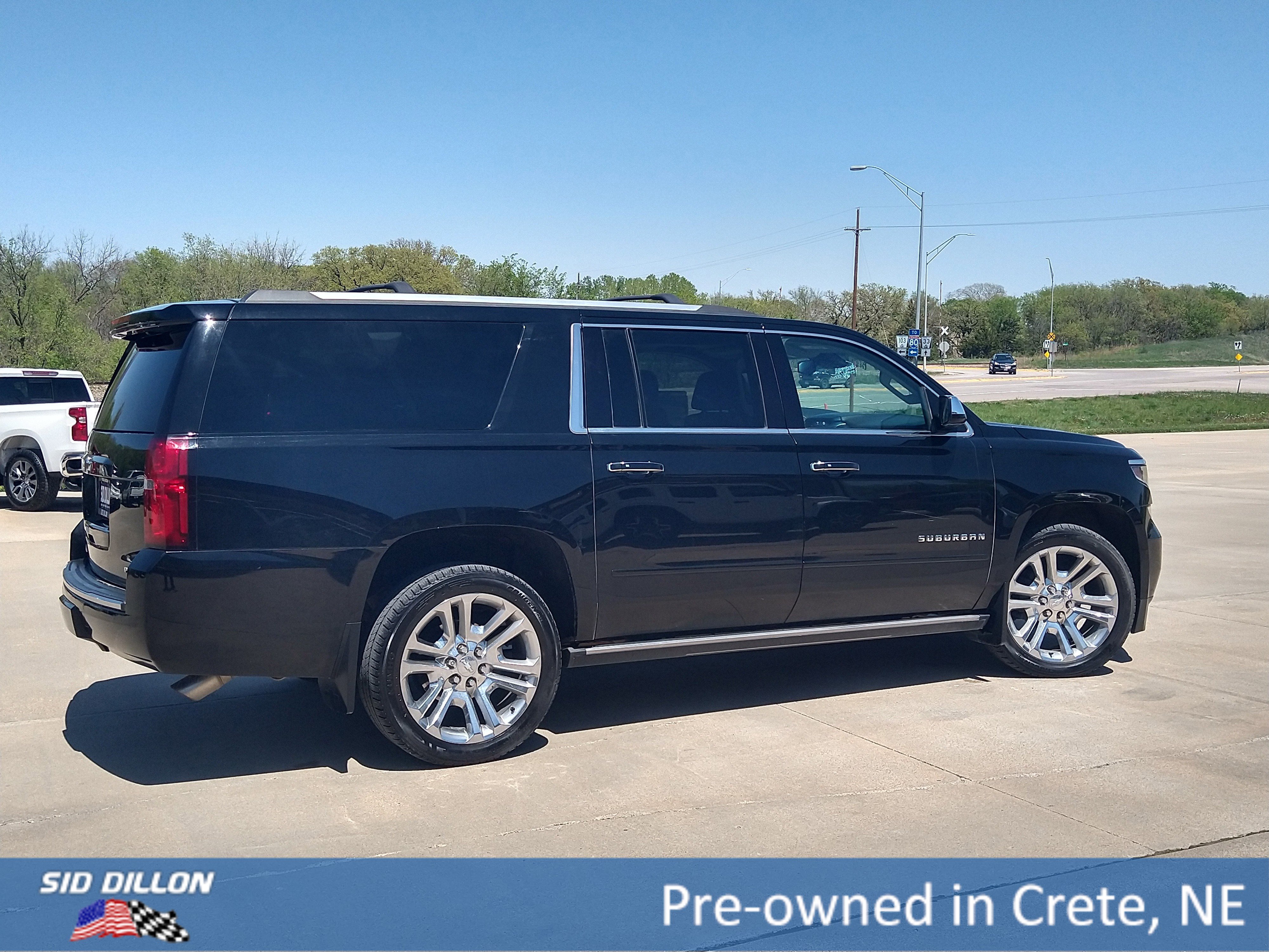 Used 2020 Chevrolet Suburban Premier w/ Premier Plus Edition image 17