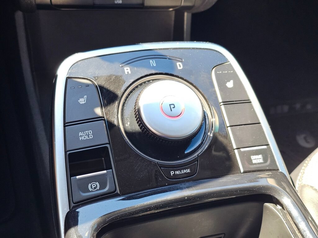 Certified 2022 Kia Niro EX FWD image 17