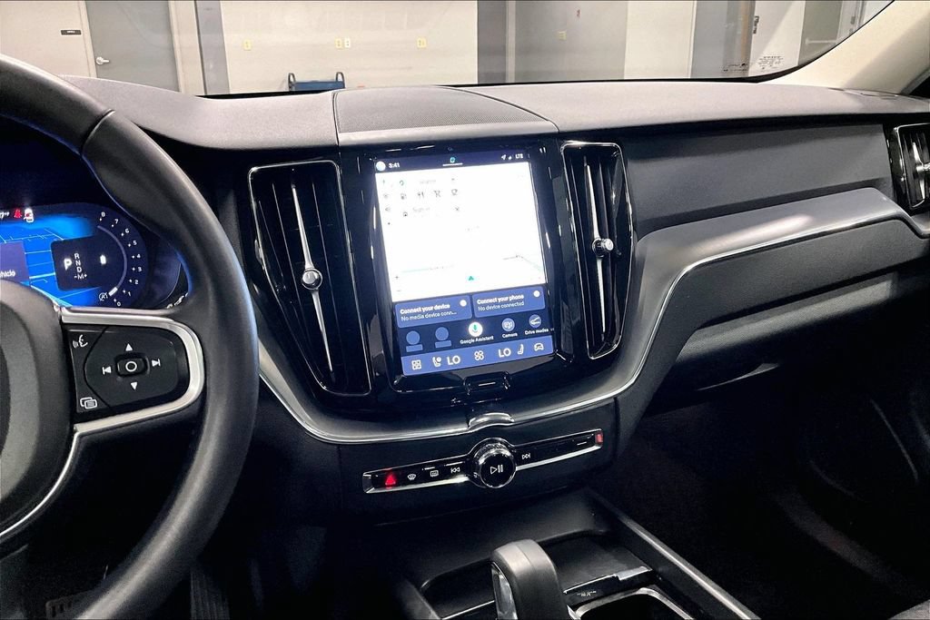 Certified 2023 Volvo XC60 B5 Core w/ Climate Package AWD/4WD image 9