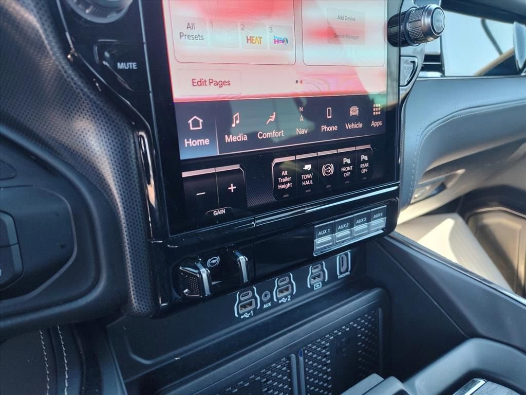 Used 2025 RAM 3500 Limited AWD/4WD image 24