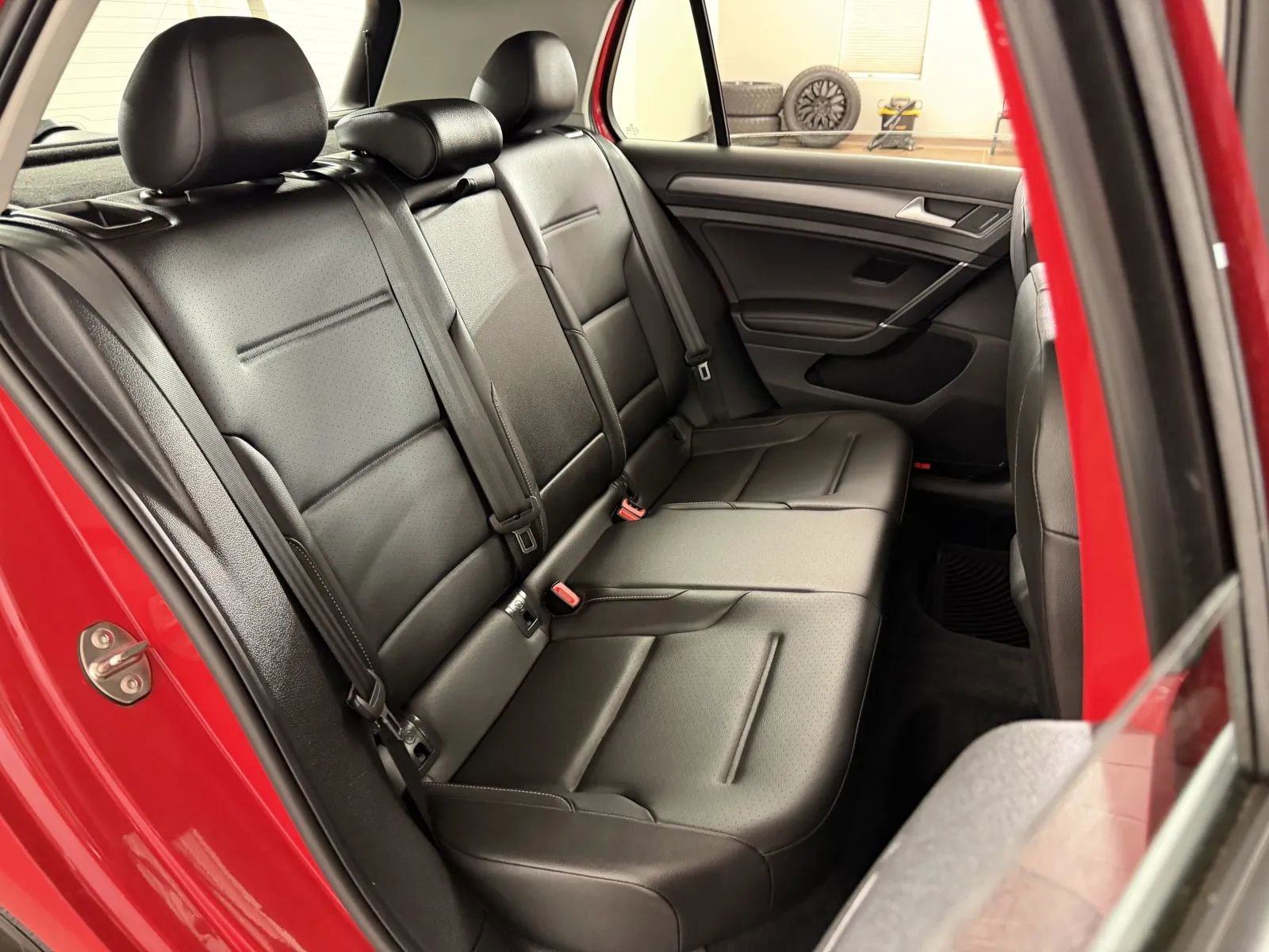 Used 2018 Volkswagen Golf SE FWD image 31