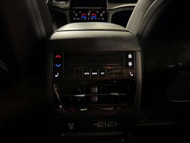 Used 2023 Jeep Grand Cherokee L Limited AWD/4WD image 21
