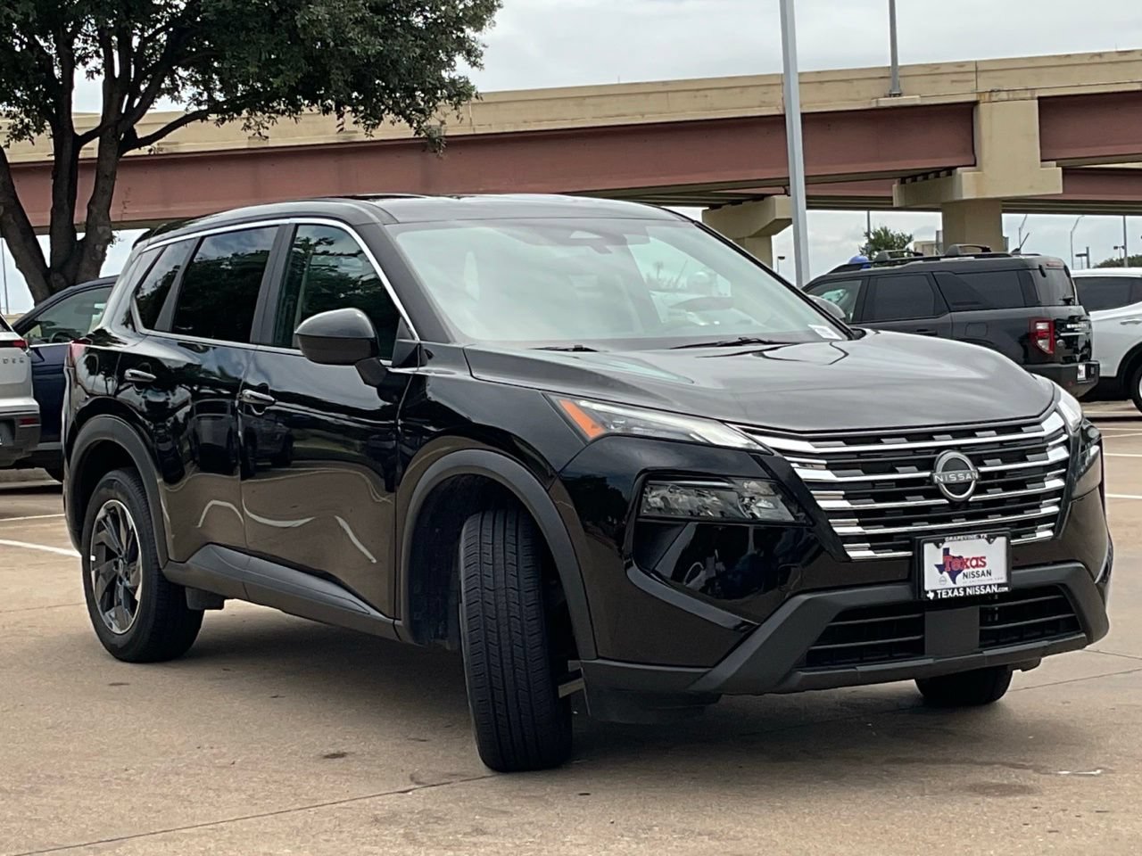 Used 2025 Nissan Rogue SV FWD image 3
