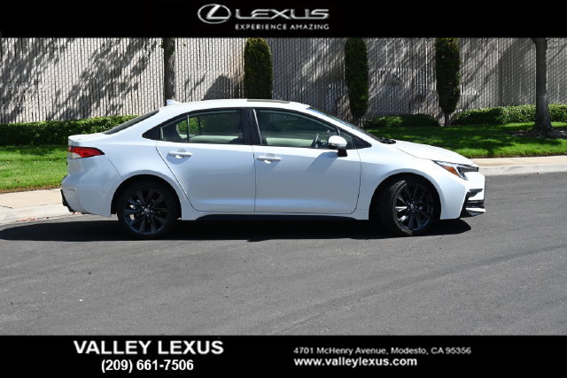 Used 2024 Toyota Corolla SE w/ SE Premium Package FWD image 3