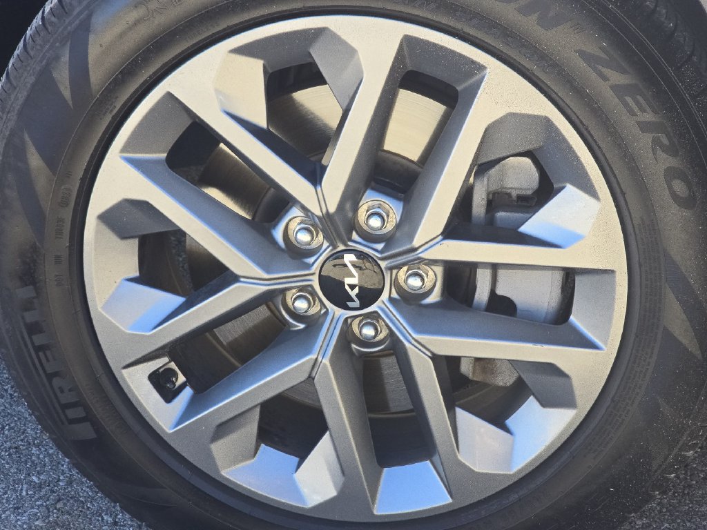 Used 2024 Kia Telluride LX FWD image 9