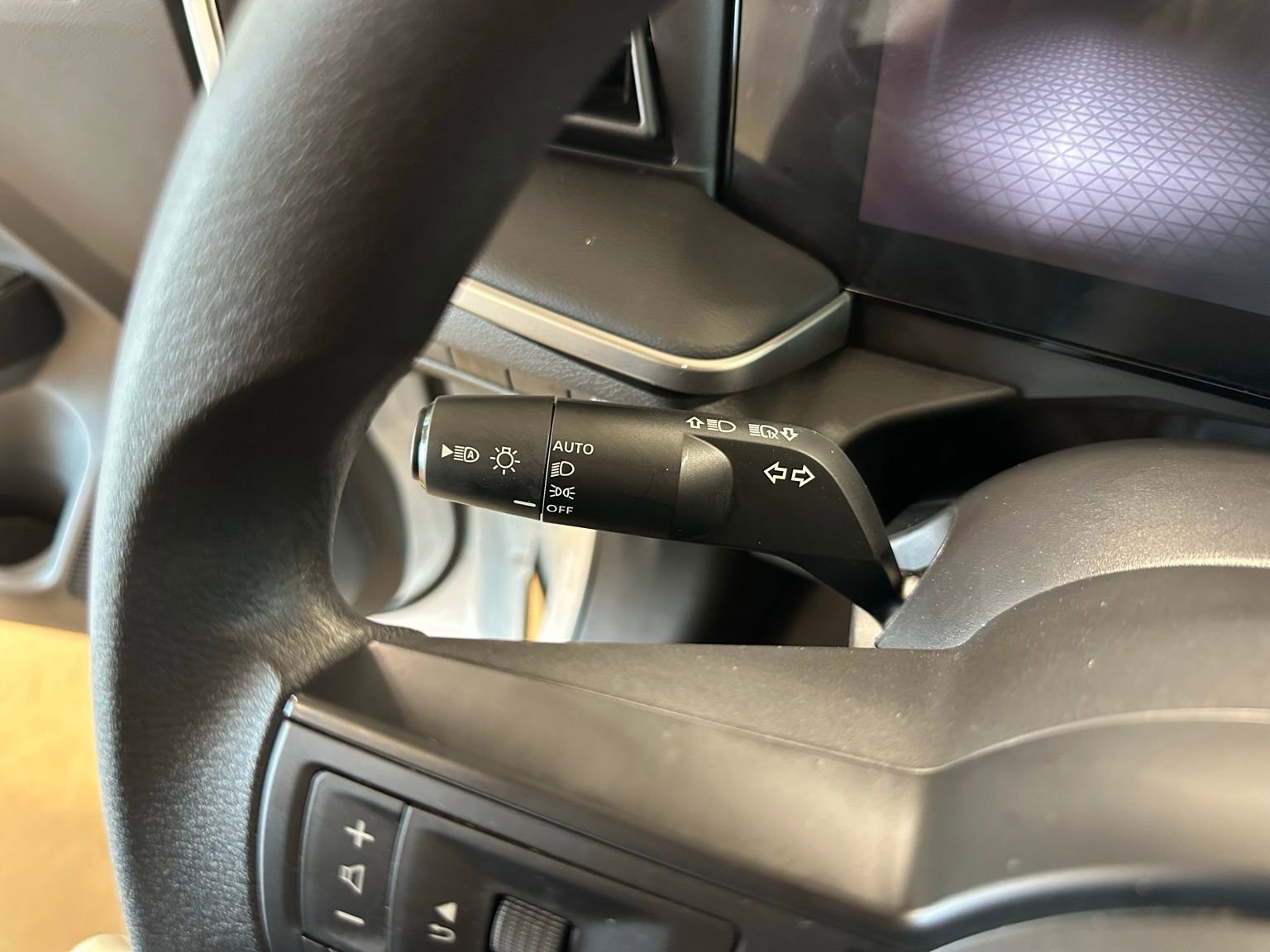 Used 2025 Nissan Kicks S image 18