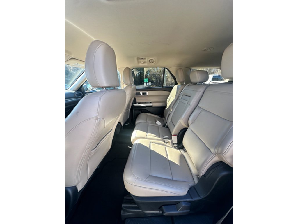 Used 2024 Ford Explorer XLT w/ Equipment Group 202A image 13