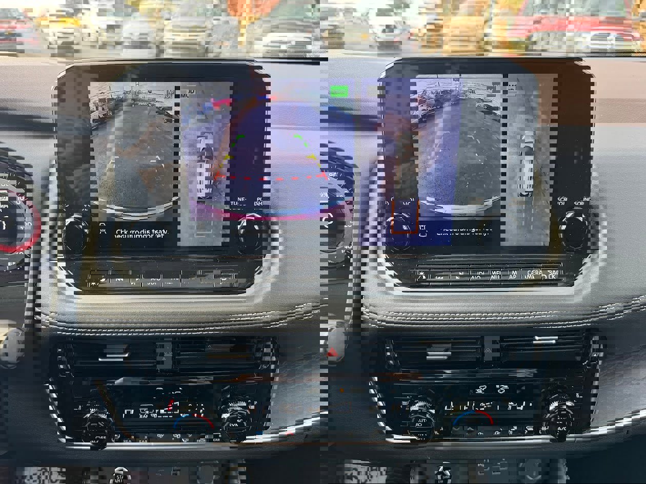 Used 2023 Nissan Rogue Platinum w/ Platinum Premium Package image 17