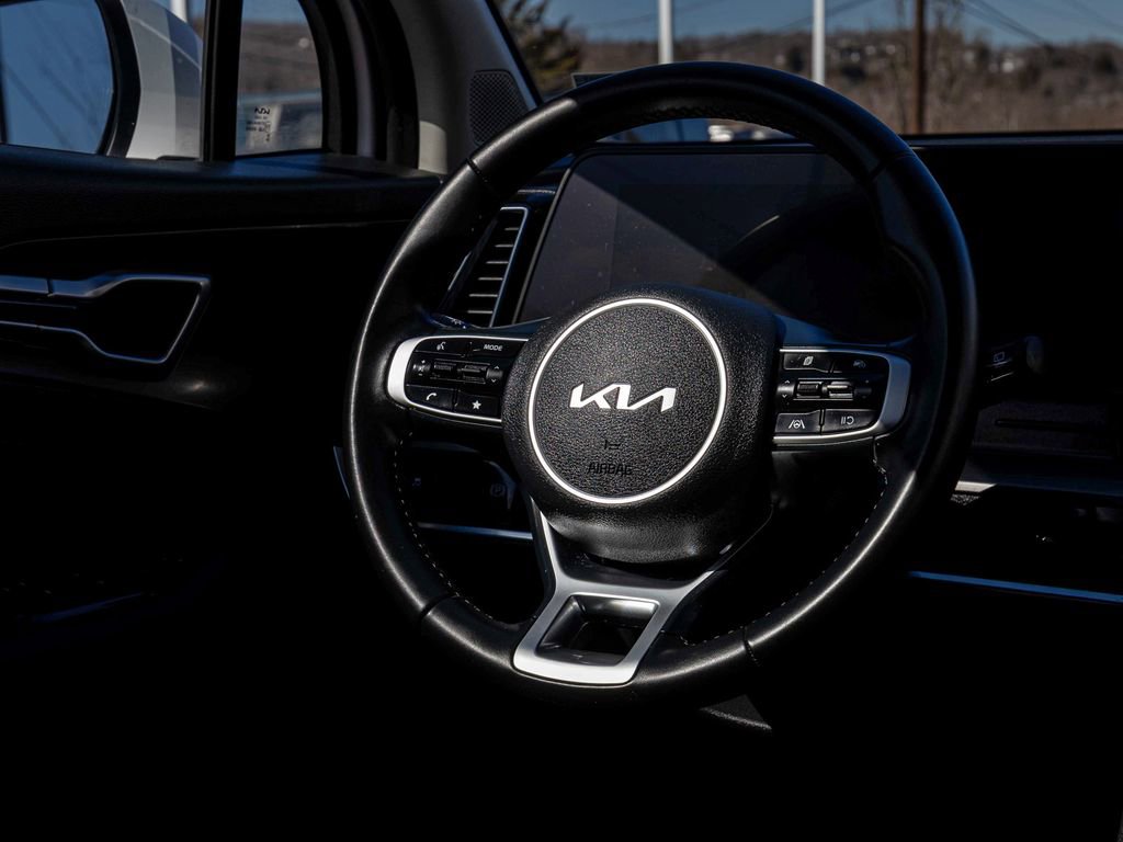 Used 2025 Kia Sportage EX w/ Premium Package image 23