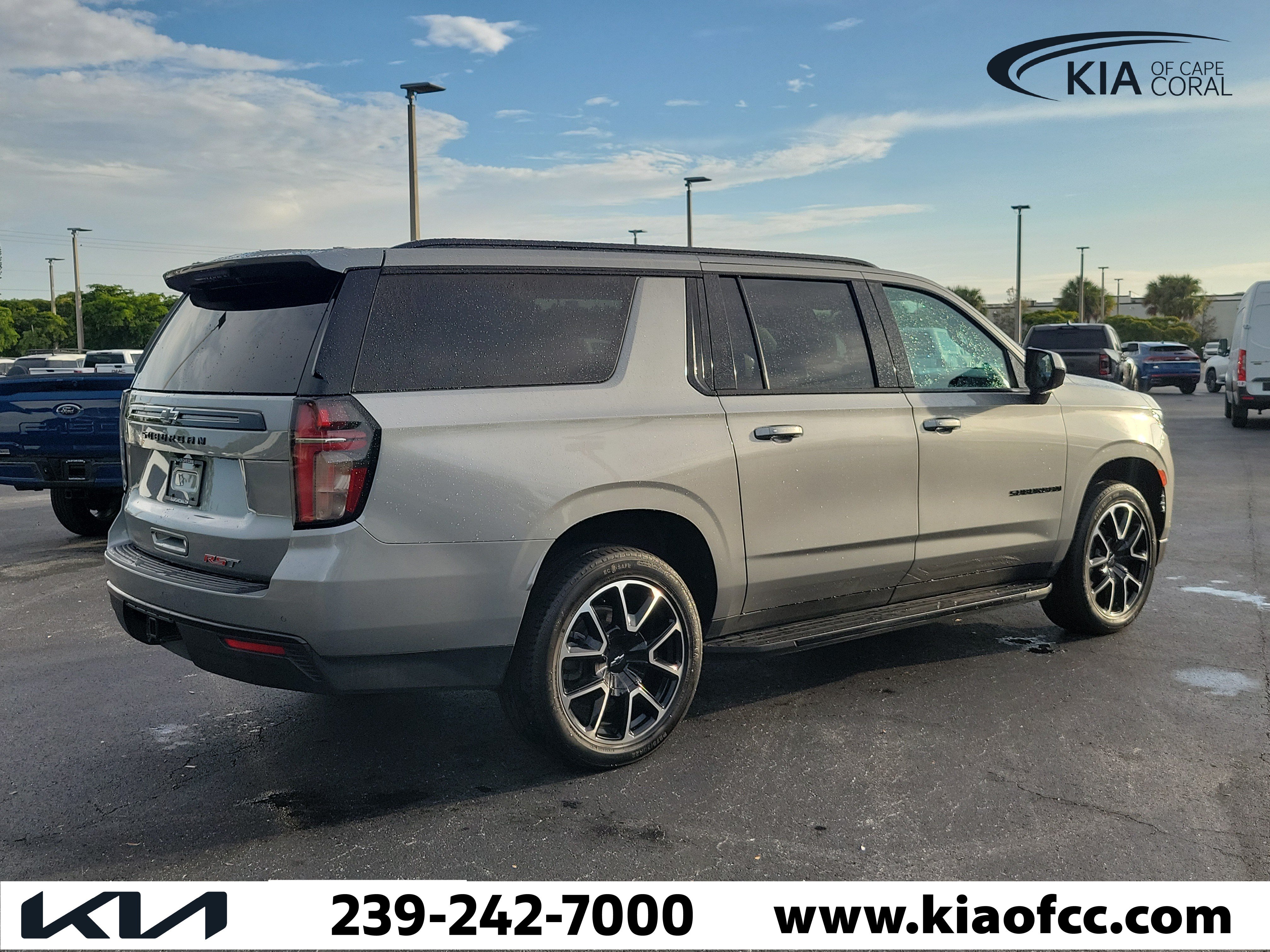 Used 2024 Chevrolet Suburban RST RWD image 6