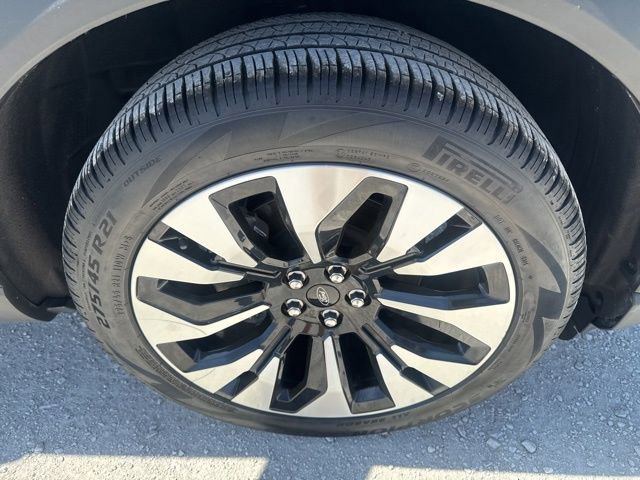 Used 2025 Ford Explorer Platinum w/ LUX Leather Package AWD/4WD image 34