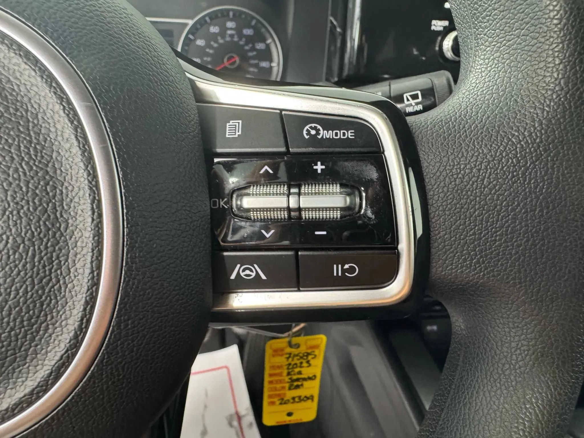Used 2023 Kia Sorento LX FWD image 16