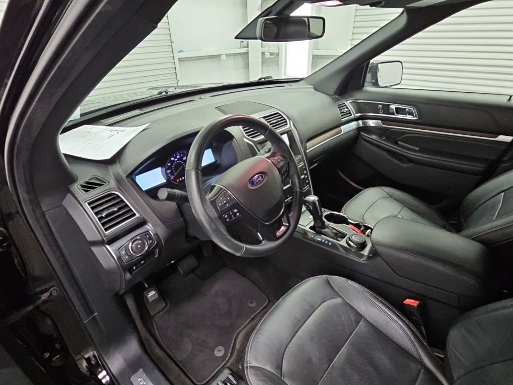 Used 2018 Ford Explorer Limited w/ Equipment Group 301A AWD/4WD image 13
