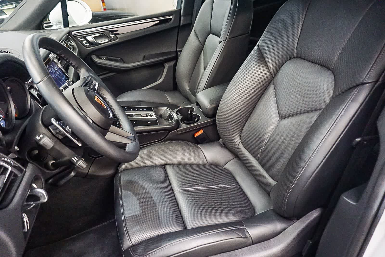 Certified 2025 Porsche Macan AWD/4WD image 18