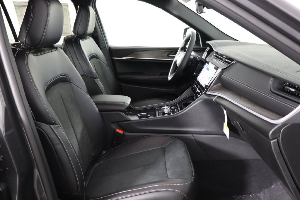 New 2026 Jeep Grand Cherokee Altitude AWD/4WD image 19
