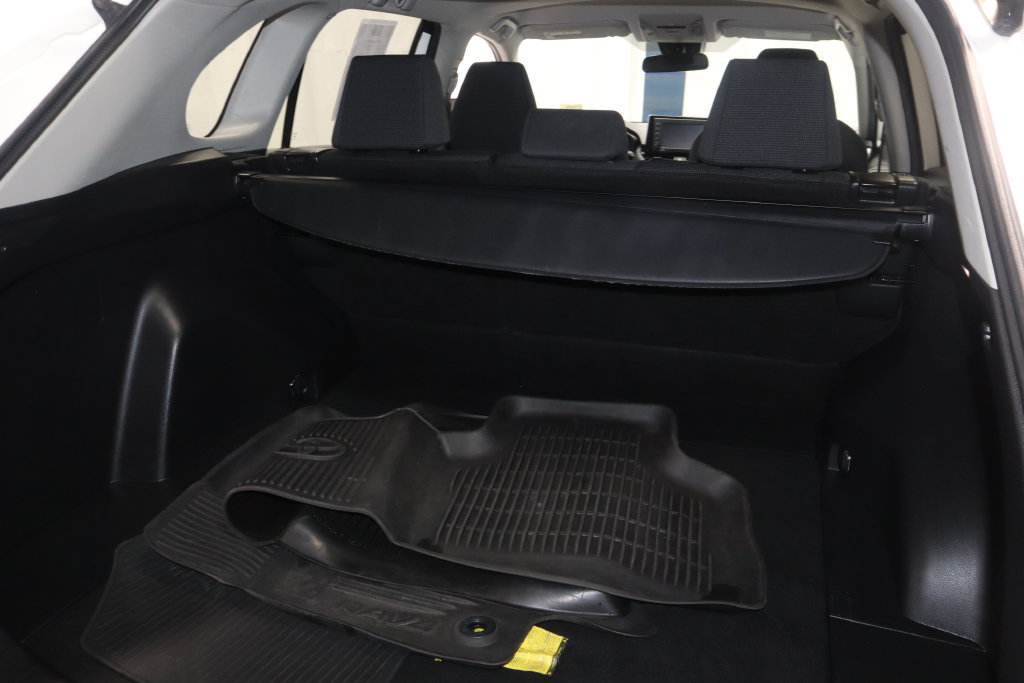Used 2022 Toyota RAV4 LE AWD/4WD image 10
