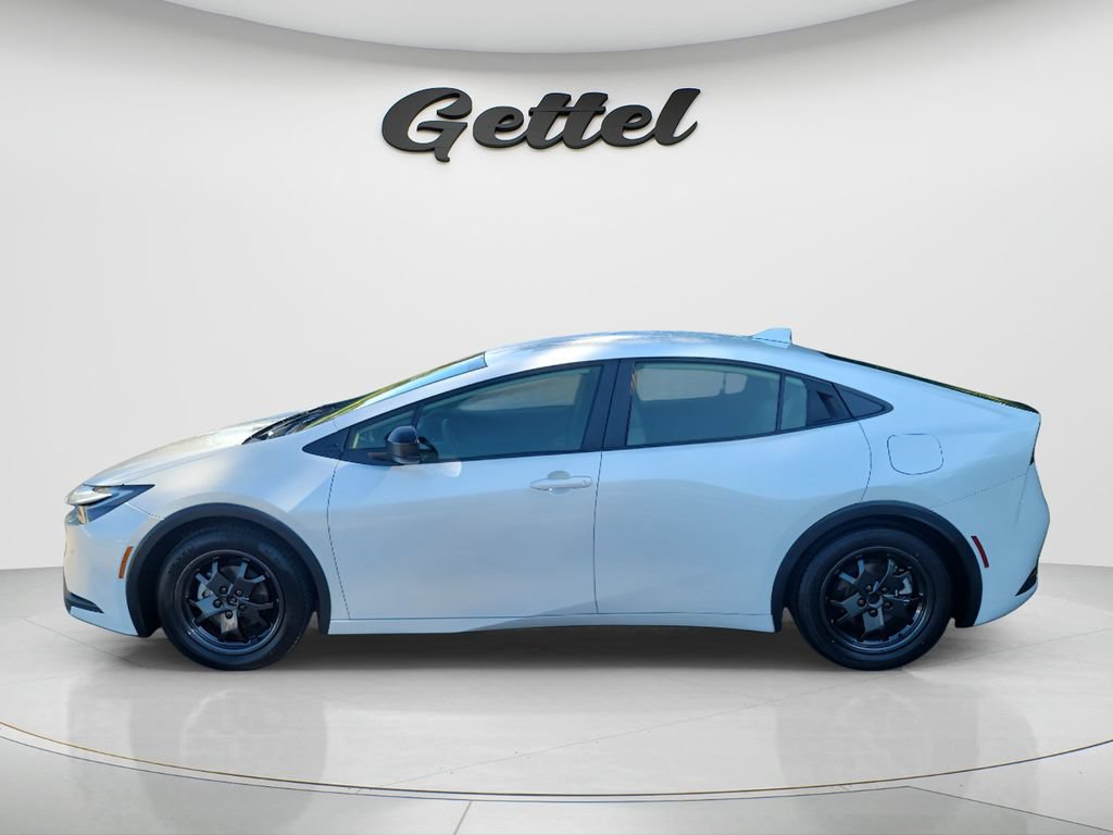 Used 2024 Toyota Prius LE FWD image 8