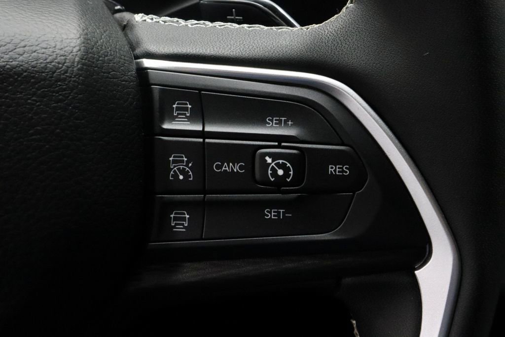 Used 2024 Jeep Grand Cherokee Altitude image 28