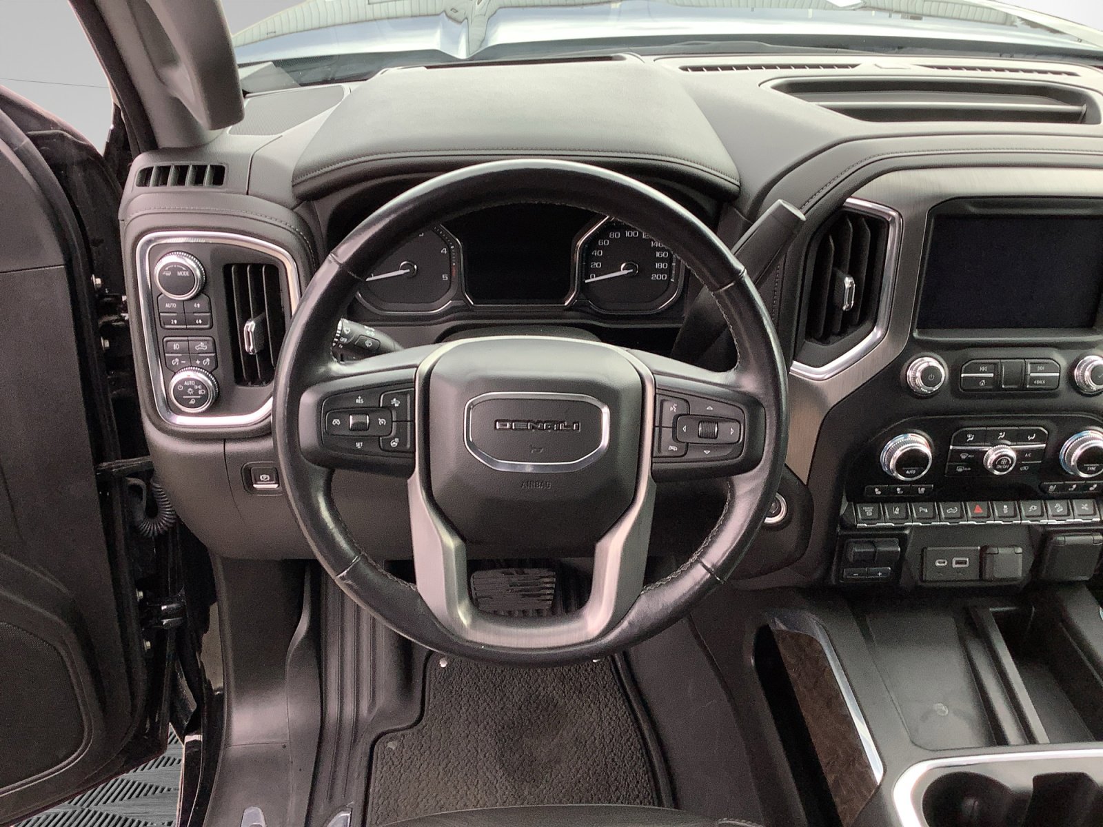 Used 2022 GMC Sierra 2500 Denali w/ Denali Black Diamond Edition image 12