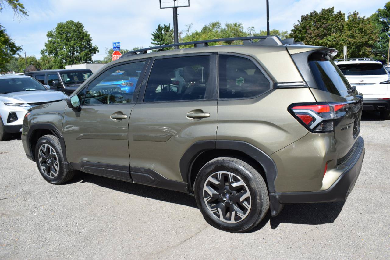 Used 2025 Subaru Forester Premium AWD/4WD image 10