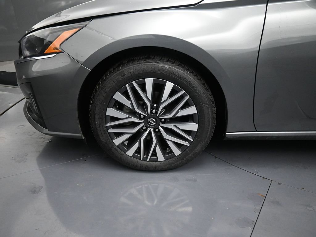 Used 2024 Nissan Altima 2.5 SV image 13