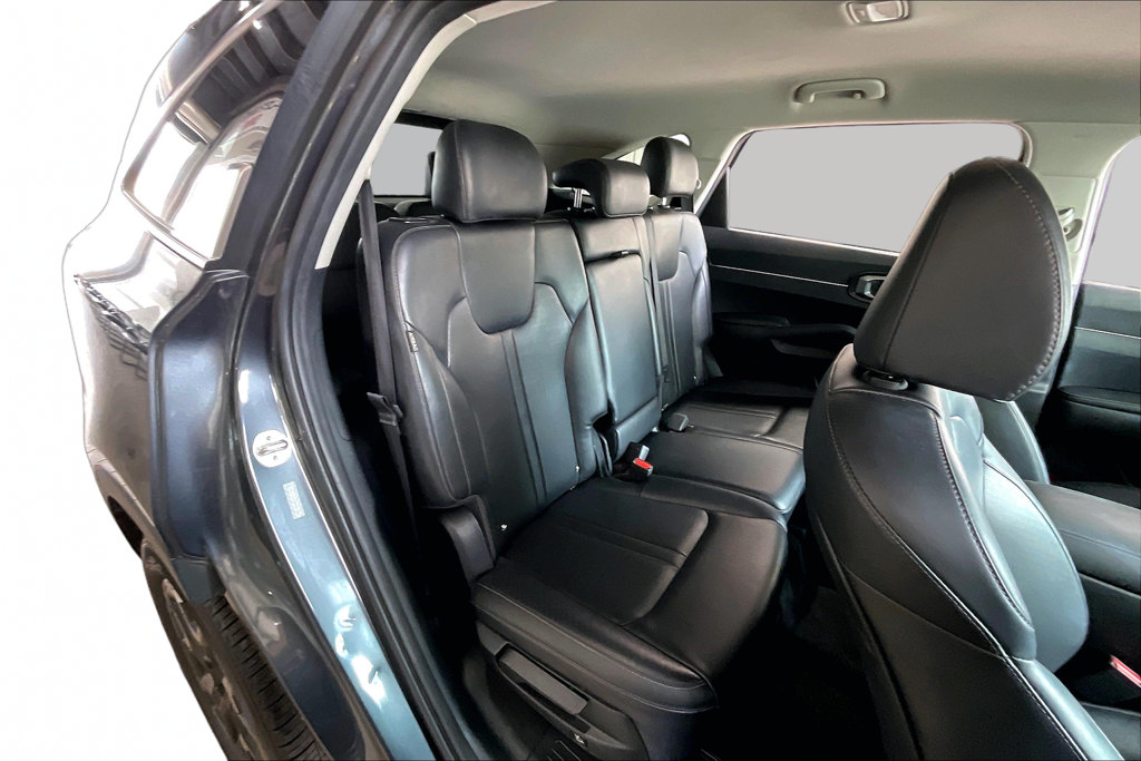 Used 2024 Kia Sorento S FWD image 16
