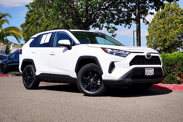 Used 2025 Toyota RAV4 XLE w/ Convenience Package FWD image 2