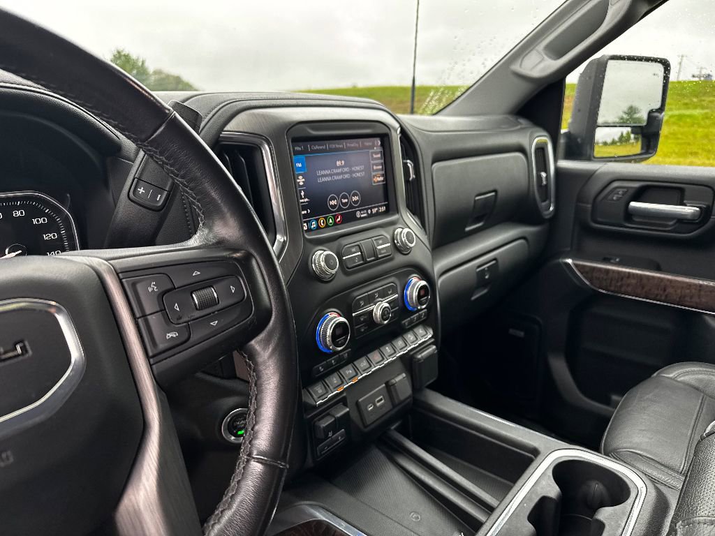 Used 2021 GMC Sierra 2500 Denali w/ Denali Black Diamond Edition image 18