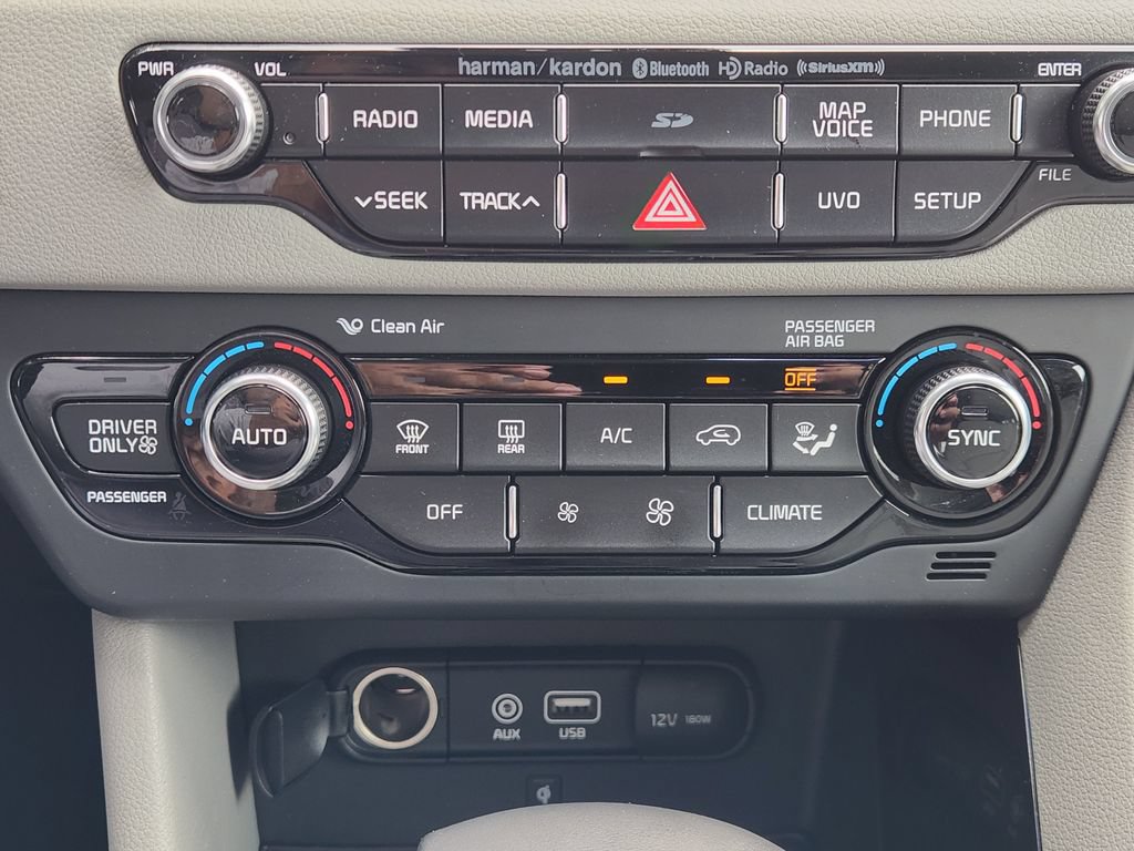 Used 2018 Kia Niro Touring FWD image 19