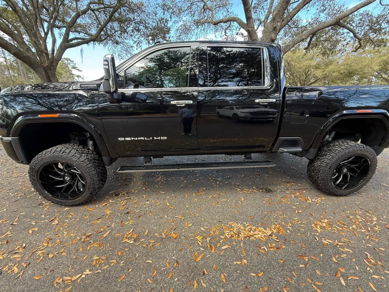 Used 2024 GMC Sierra 2500 Denali Ultimate image 9