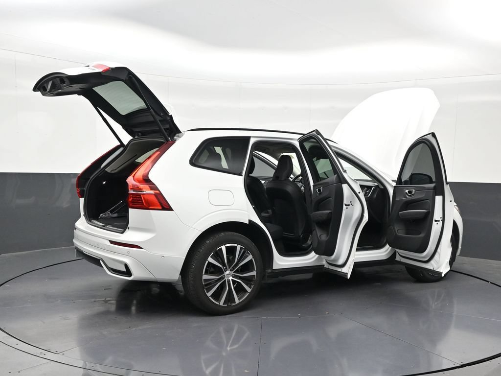 Certified 2024 Volvo XC60 B5 Plus w/ Climate Package AWD/4WD image 31