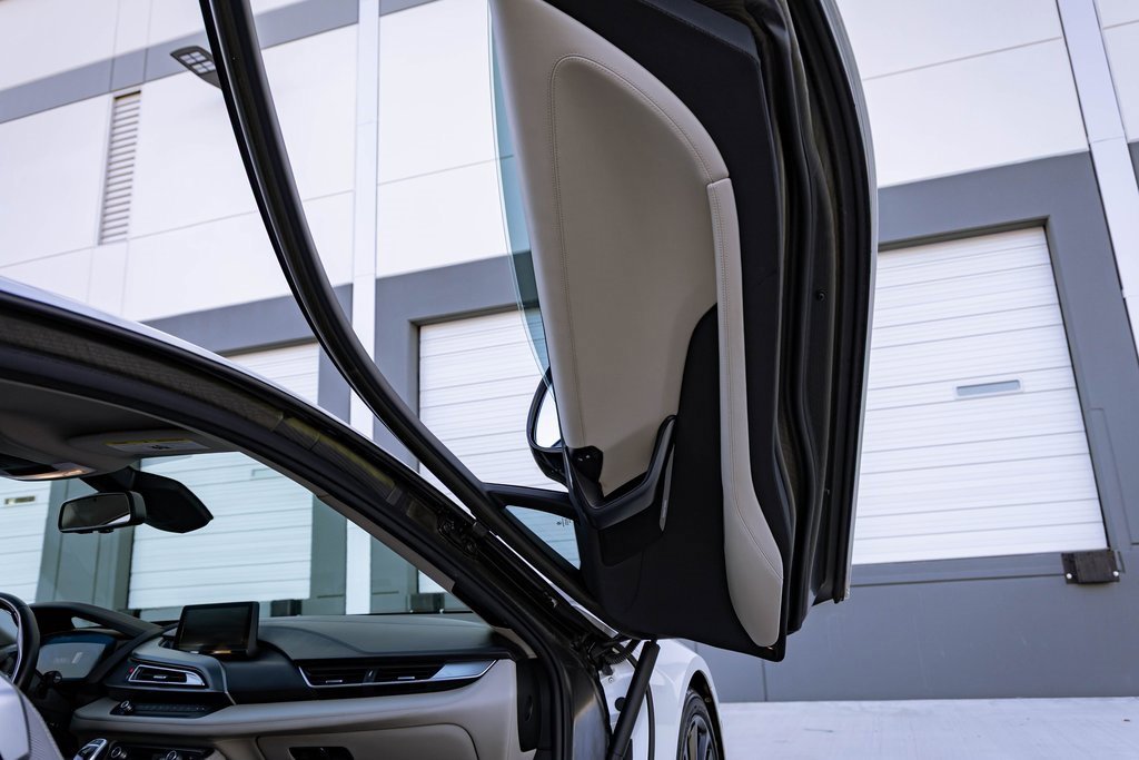Used 2017 BMW i8 image 19