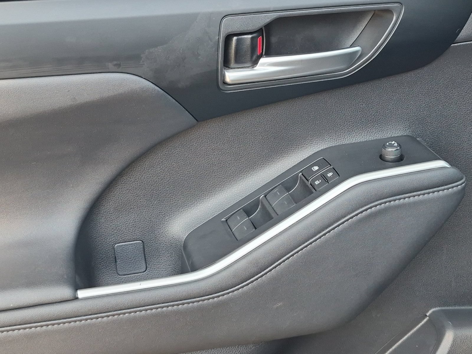 Used 2023 Toyota Highlander XLE FWD image 10