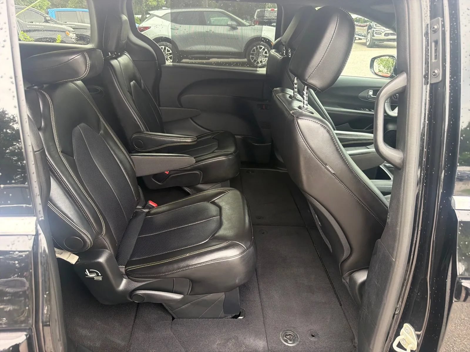 Used 2025 Chrysler Pacifica Select FWD image 20