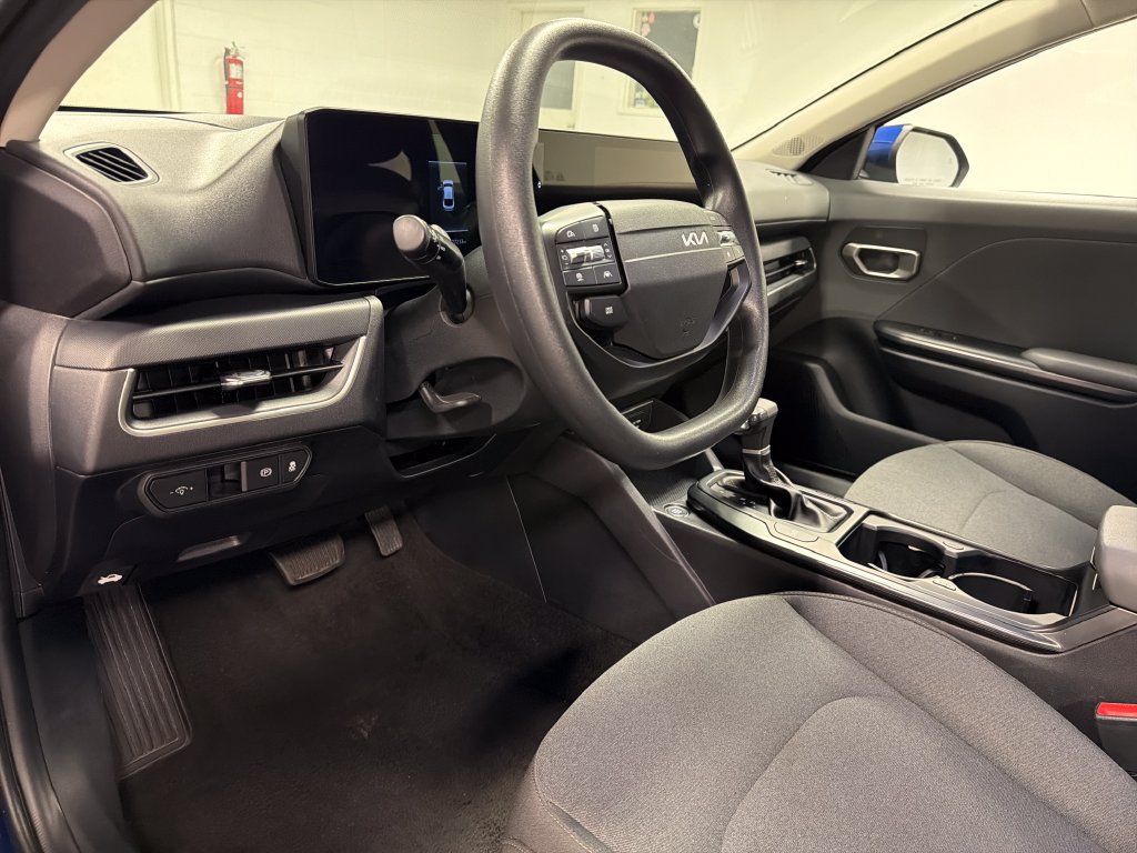 Used 2025 Kia K4 FWD image 23