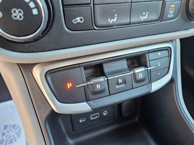 Used 2024 GMC Terrain SLE image 24