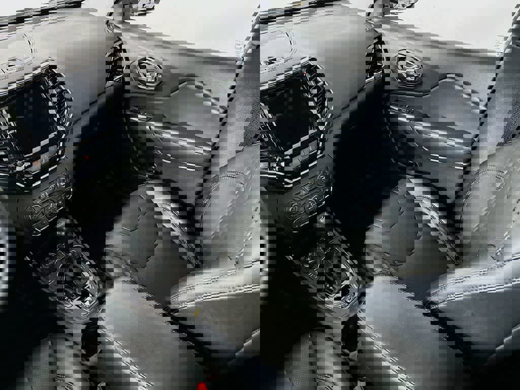 Used 2022 Jeep Cherokee Limited AWD/4WD image 11