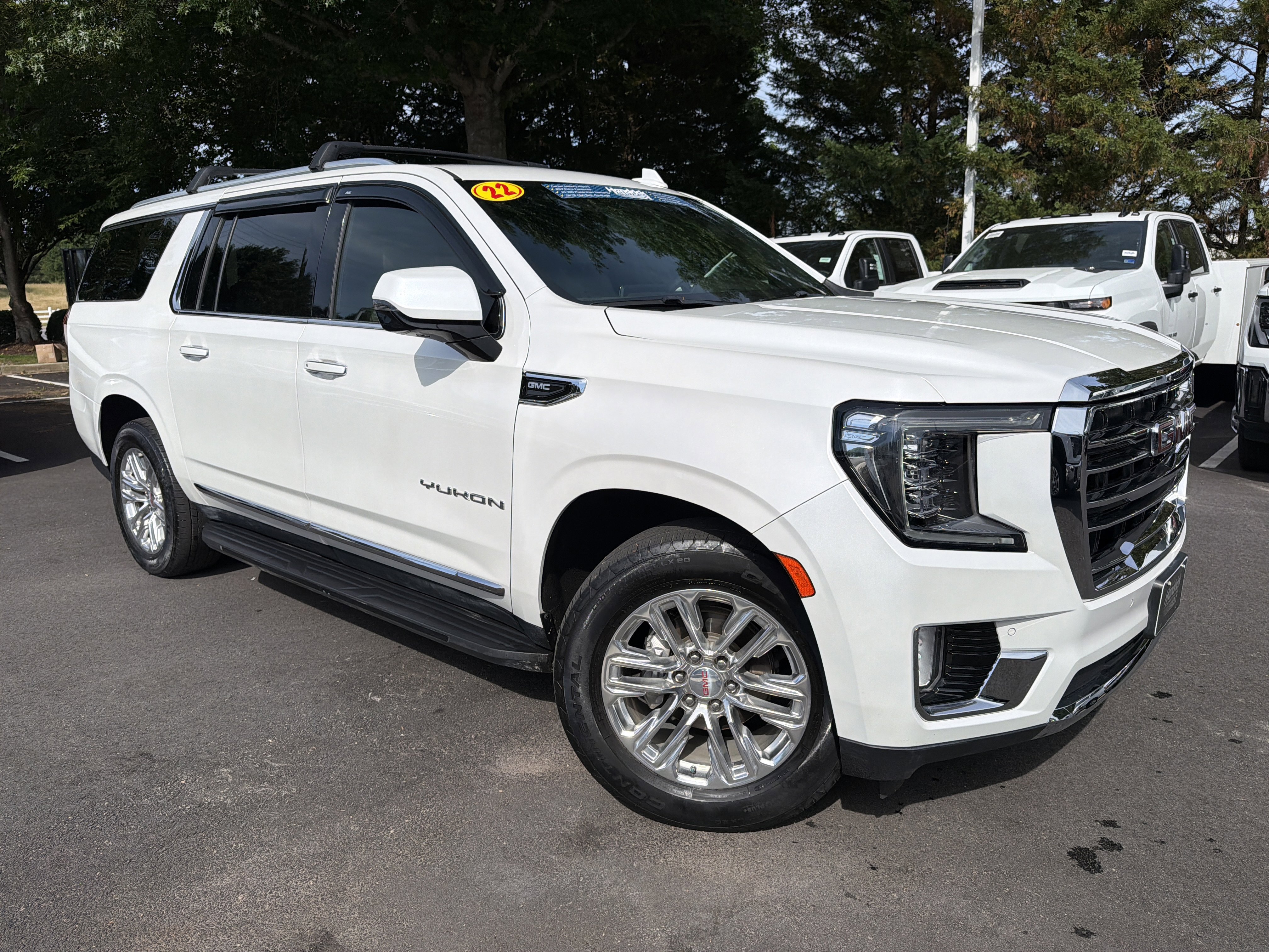 Used 2022 GMC Yukon XL SLT w/ SLT Premium Package AWD/4WD image 2