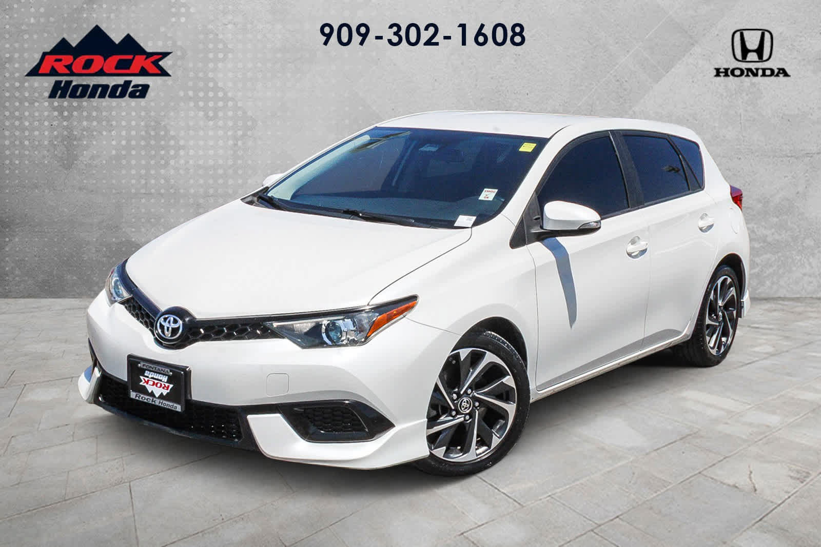 Used 2017 Toyota Corolla iM w/ Carpet Mat Package FWD image 1