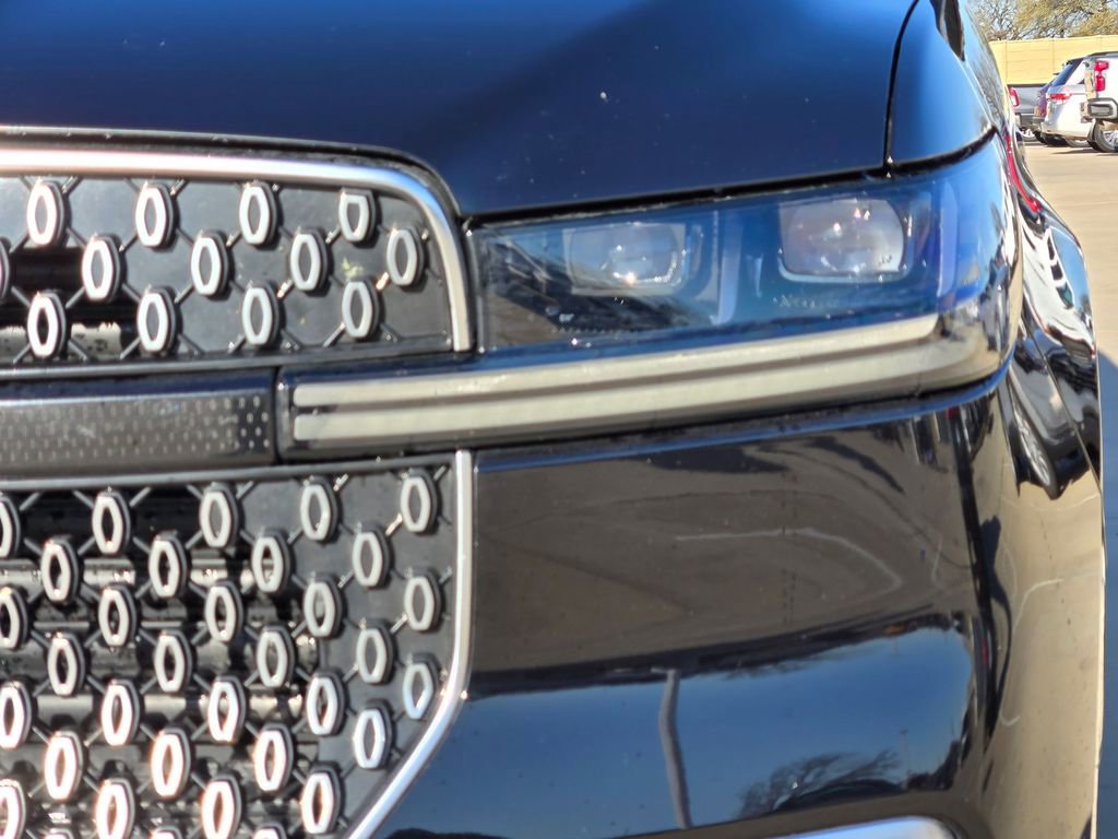 Used 2025 Lincoln Navigator Reserve image 24