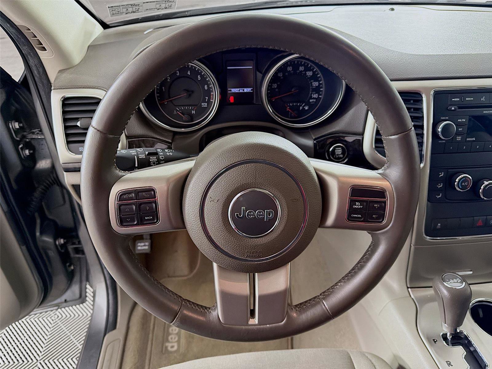 Used 2012 Jeep Grand Cherokee Laredo w/ Laredo E Group image 12