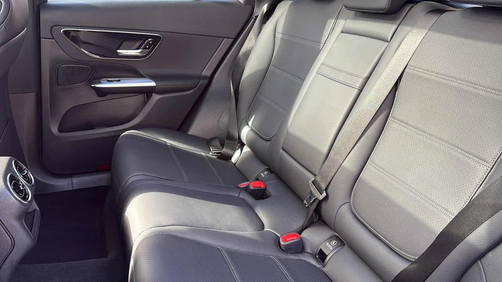 Certified 2026 Mercedes-Benz GLC 300 4MATIC image 32