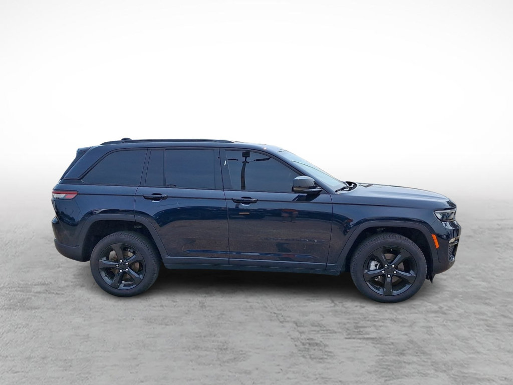 Used 2024 Jeep Grand Cherokee Limited w/ Black Appearance Package AWD/4WD image 6